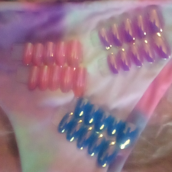 Beach tye dye rainbow 🌈🌈 fun matching nails duo - Picture 2 of 3